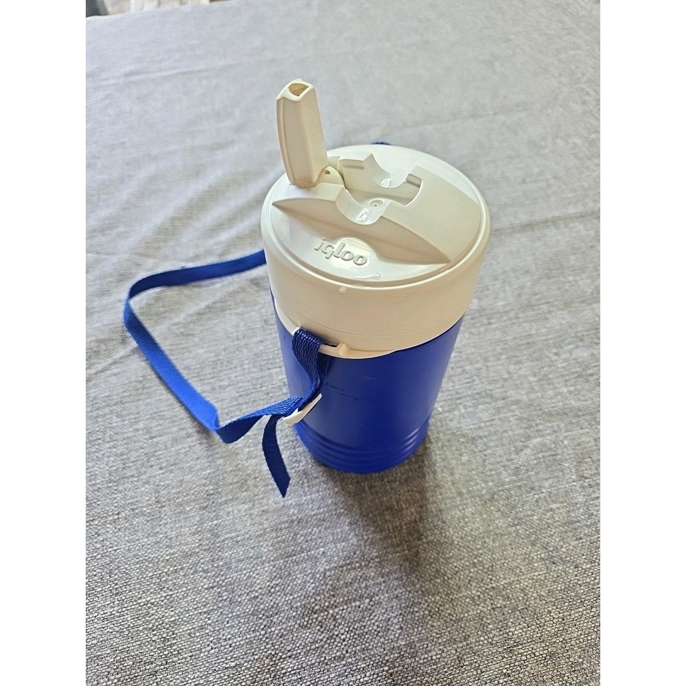 Vintage Igloo Water Drinking Cooler One Gallon Blue USA Made